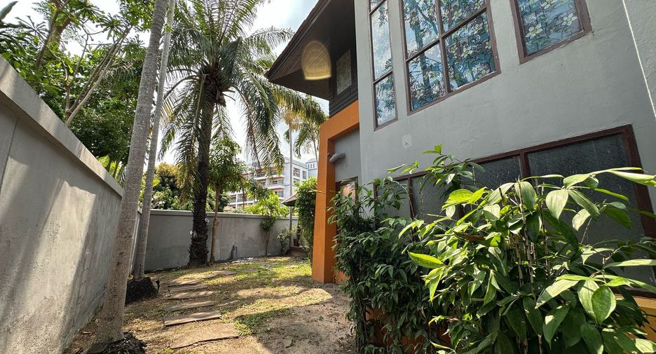 For rent 4 bedrooms villa in Bang Lamung, Chonburi
