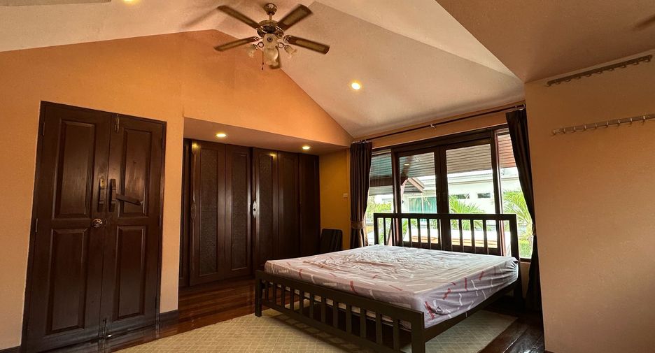For rent 4 bedrooms villa in Bang Lamung, Chonburi