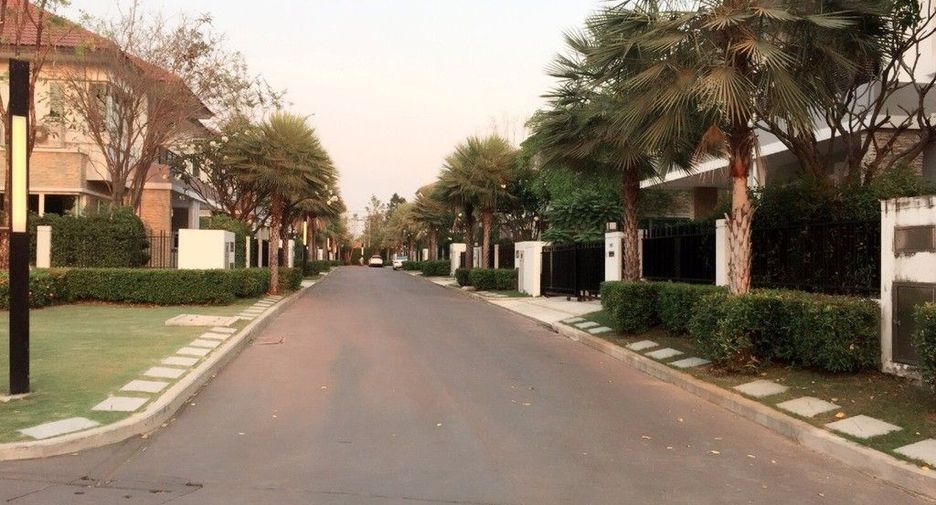 For sale and for rent 4 bedrooms house in Saphan Sung, Bangkok