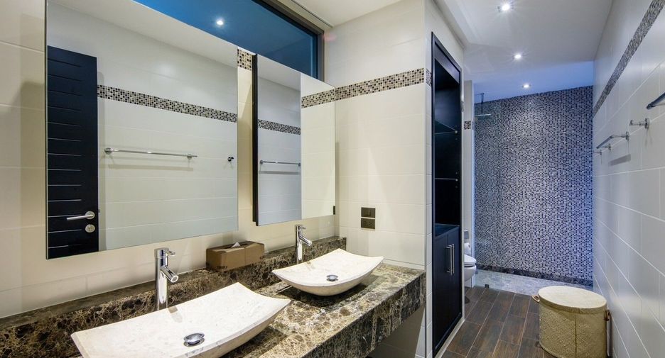 For sale and for rent 4 bedrooms villa in Thalang, Phuket