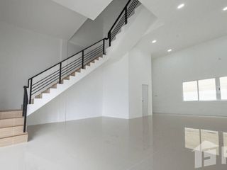Продажа 4 спальни таунхаус в Лат Пхрао, Бангкок