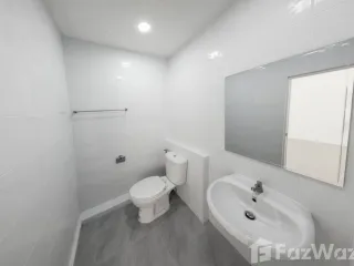 出售 4 卧室 联排别墅 在 Lat Phrao, 曼谷