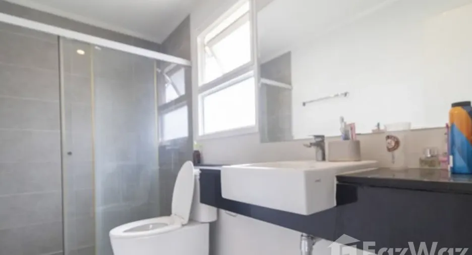 For rent 4 bedrooms condo in Mueang Pathum Thani, Pathum Thani