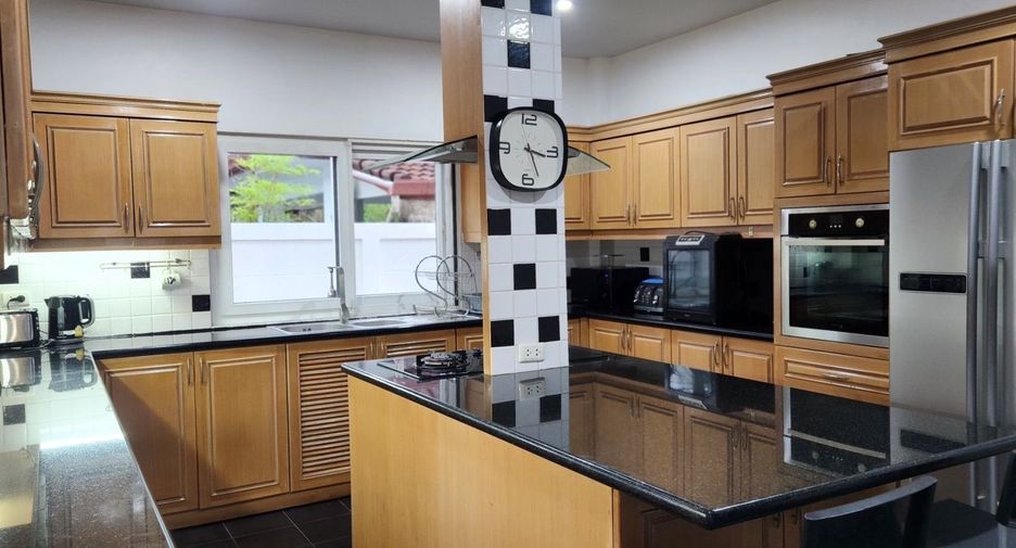 For sale and for rent 4 bedrooms villa in Bang Lamung, Chonburi