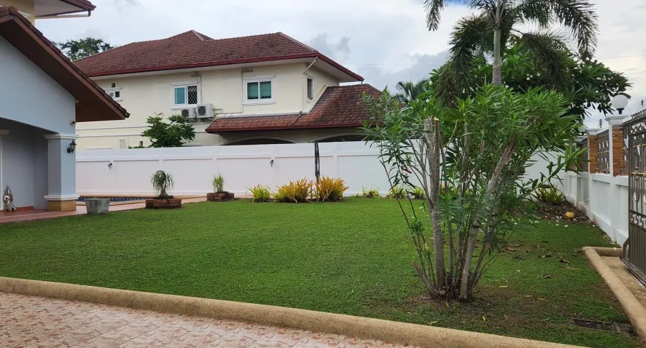 For sale and for rent 4 bedrooms villa in Bang Lamung, Chonburi