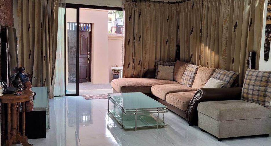 À vendre et à louer 3 chambres villa à Kathu, Phuket