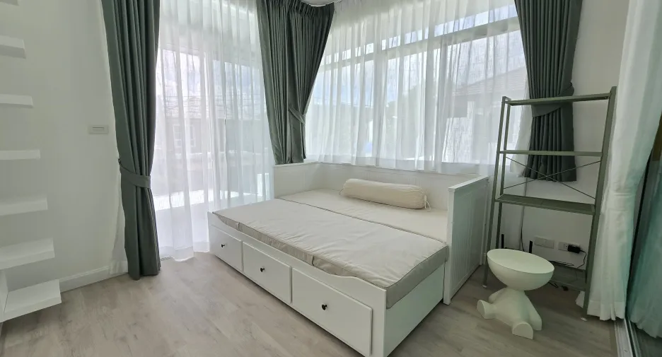 Casa en venta y en alquiler de 5 habitaciones en Mueang Phuket, Phuket