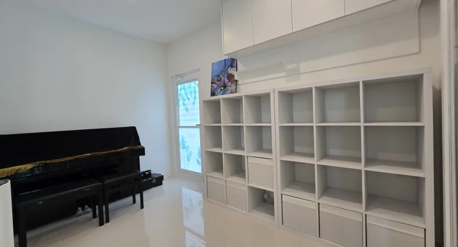 Casa en venta y en alquiler de 5 habitaciones en Mueang Phuket, Phuket