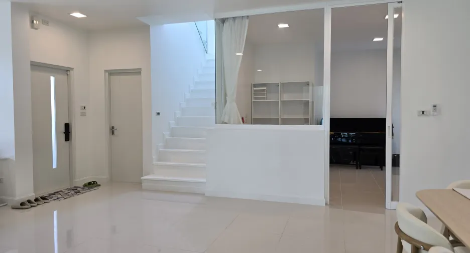 Casa en venta y en alquiler de 5 habitaciones en Mueang Phuket, Phuket