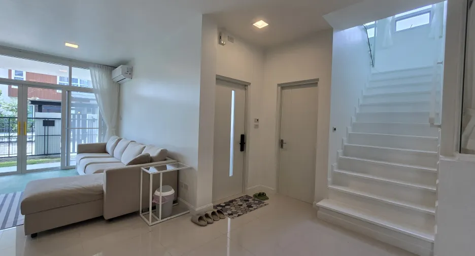 Casa en venta y en alquiler de 5 habitaciones en Mueang Phuket, Phuket