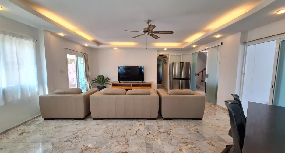 For rent 6 bedrooms villa in Hua Hin, Prachuap Khiri Khan