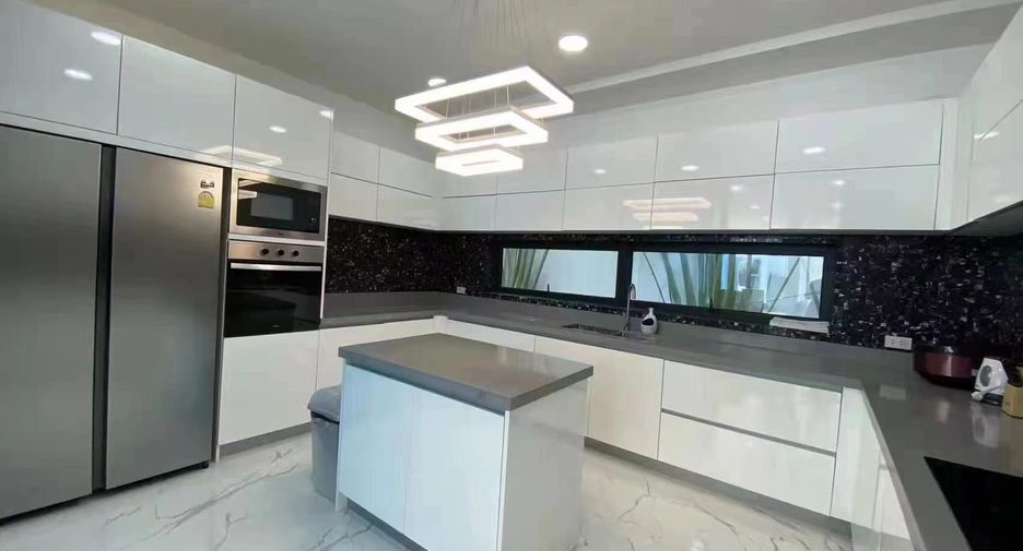For sale 6 bedrooms villa in Bang Lamung, Chonburi