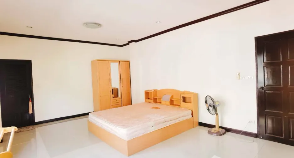 For sale and for rent 4 bedrooms house in Cha Am, Phetchaburi