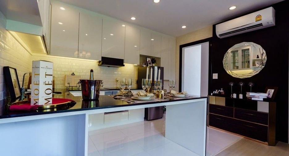 For sale 2 bedrooms condo in Mueang Samut Prakan, Samut Prakan