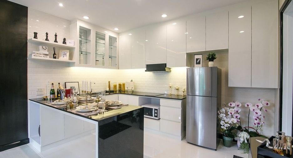 For sale 2 bedrooms condo in Mueang Samut Prakan, Samut Prakan