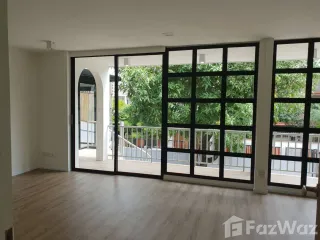 For sale そして for rent 4 ベッドルーム house in Phra Khanong, Bangkok