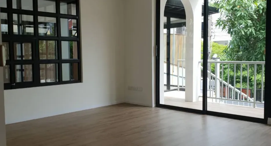 Casa en venta y en alquiler de 4 habitaciones en Phra Khanong, Bangkok