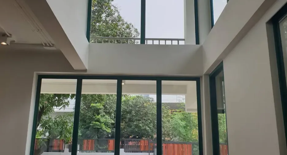 Casa en venta y en alquiler de 4 habitaciones en Phra Khanong, Bangkok