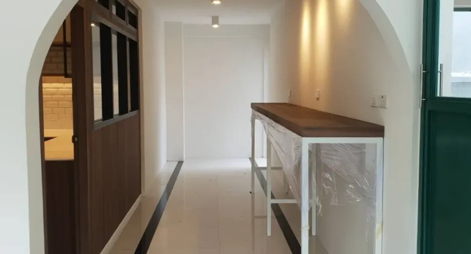Casa en venta y en alquiler de 4 habitaciones en Phra Khanong, Bangkok