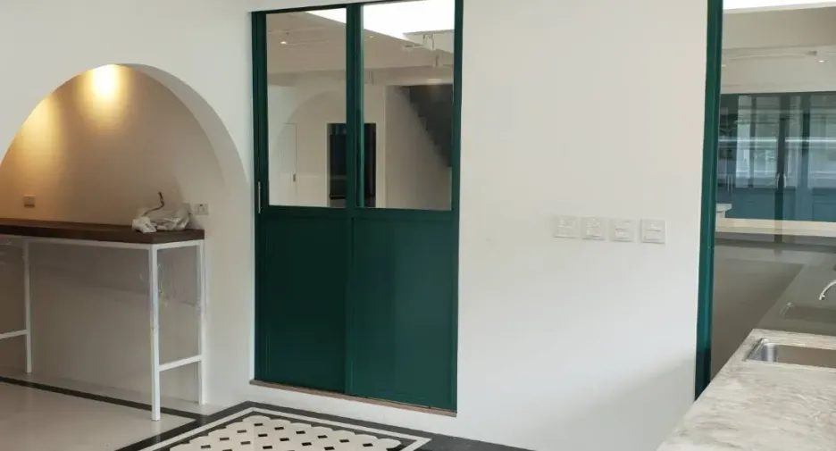 Casa en venta y en alquiler de 4 habitaciones en Phra Khanong, Bangkok