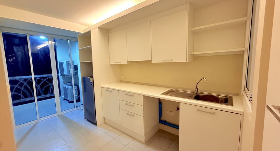 For sale 1 bed condo in Wang Thonglang, Bangkok