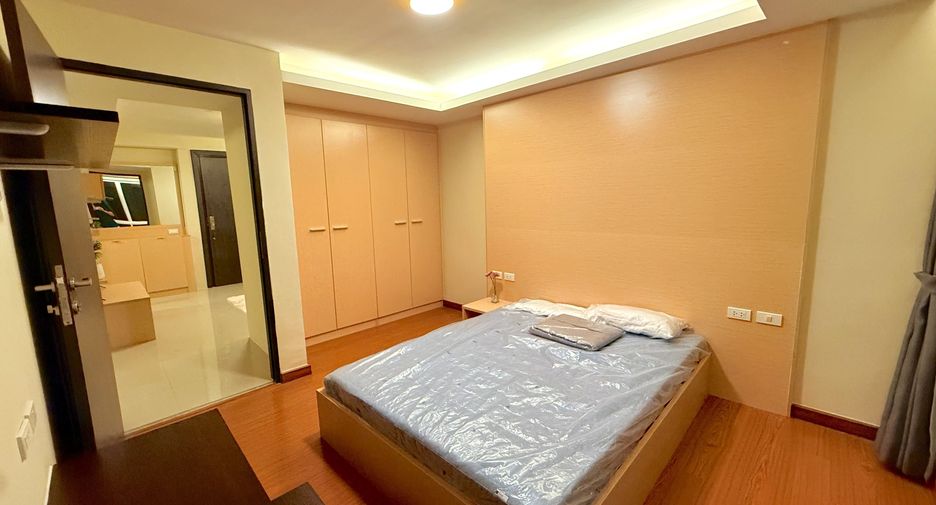For sale 1 bed condo in Wang Thonglang, Bangkok