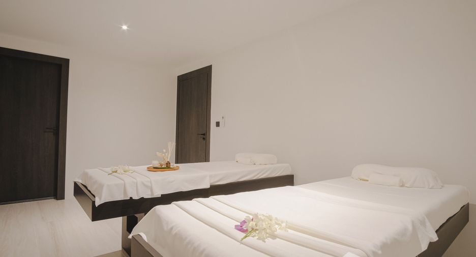 For rent 4 bedrooms villa in Mueang Phuket, Phuket