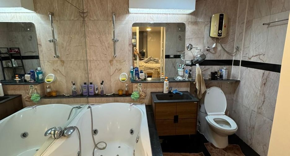 For sale and for rent 2 bedrooms condo in Khlong Toei, Bangkok