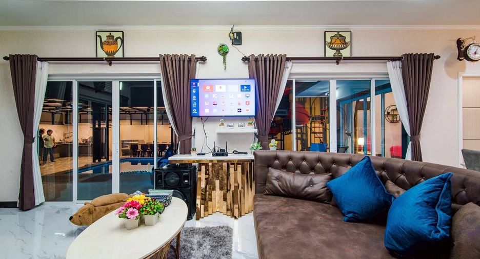 For rent 5 bedrooms villa in Hua Hin, Prachuap Khiri Khan