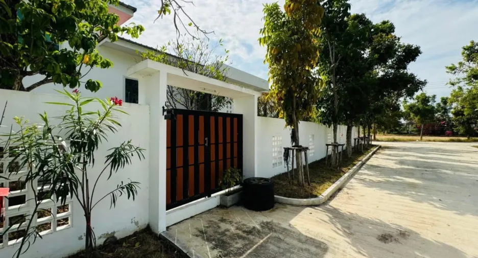 For sale 4 bedrooms house in Hua Hin, Prachuap Khiri Khan