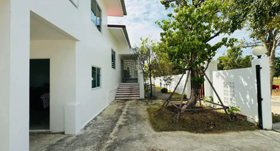 For sale 4 bedrooms house in Hua Hin, Prachuap Khiri Khan