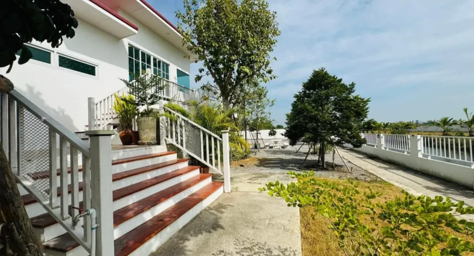 For sale 4 bedrooms house in Hua Hin, Prachuap Khiri Khan