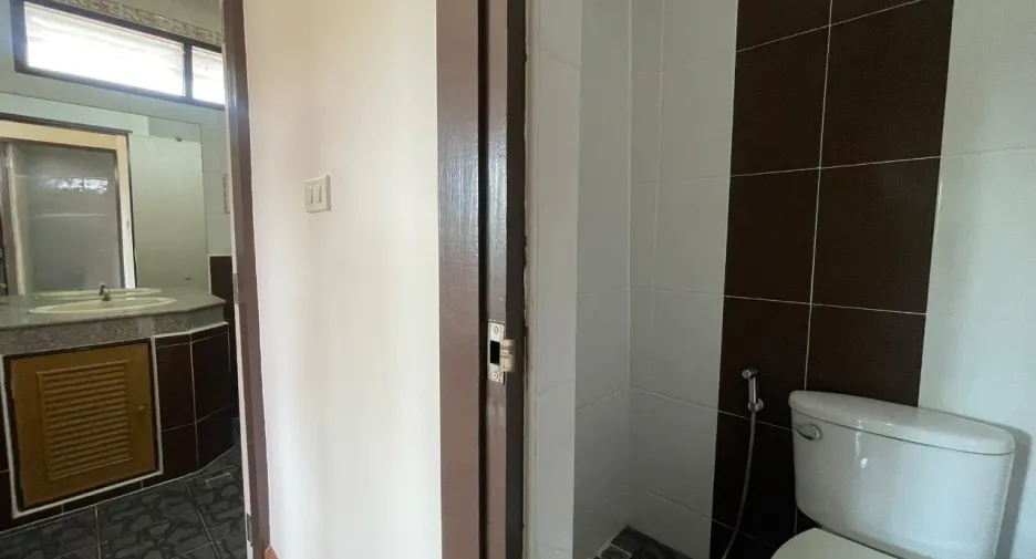 À vendre 4 chambres maison à San Sai, Chiang Mai