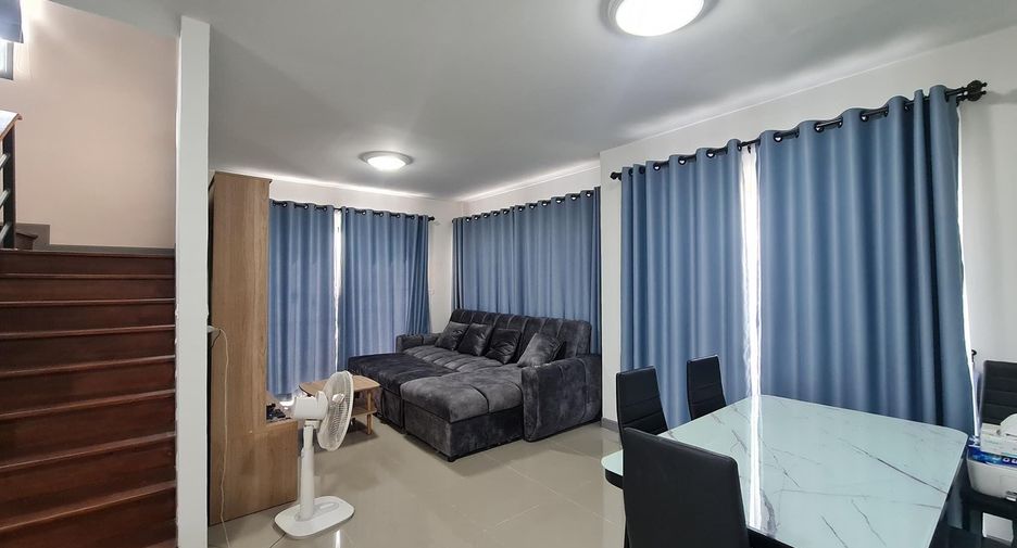 For rent 3 bedrooms house in San Kamphaeng, Chiang Mai