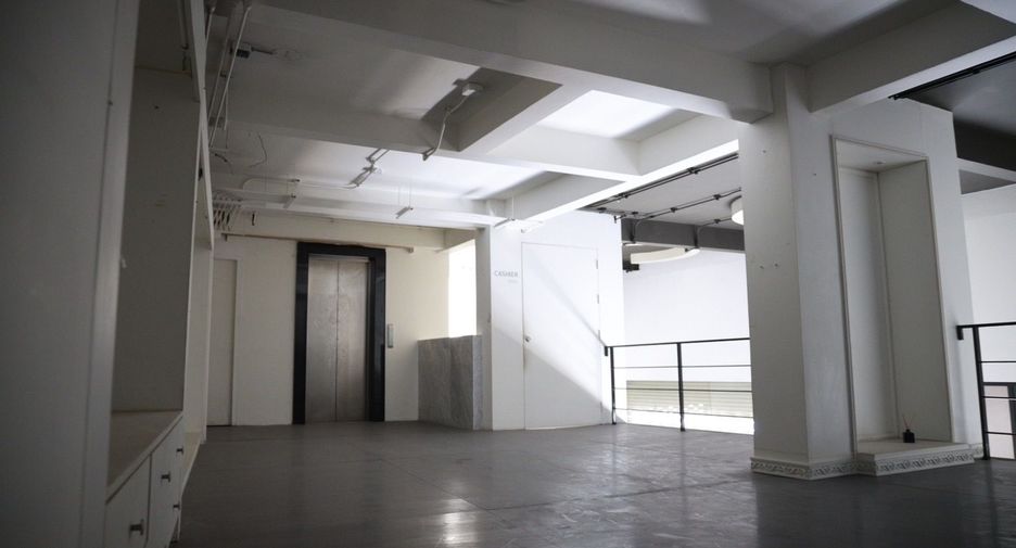 For sale 3 bedrooms retail Space in Hua Hin, Prachuap Khiri Khan
