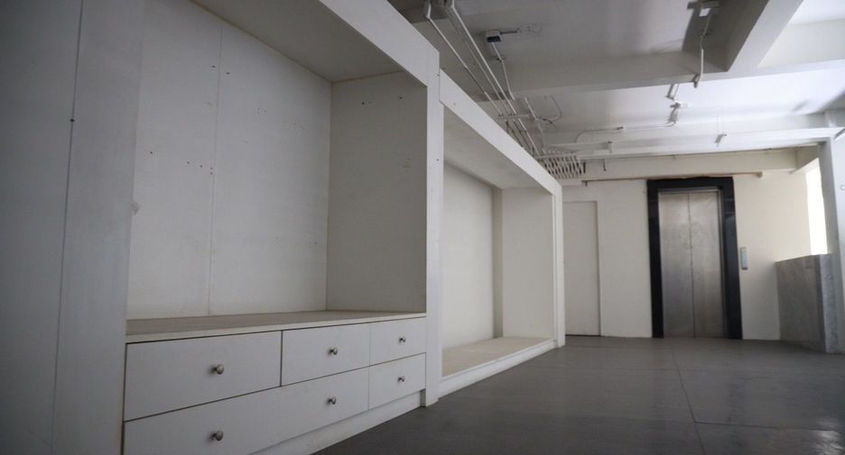For sale 3 bedrooms retail Space in Hua Hin, Prachuap Khiri Khan
