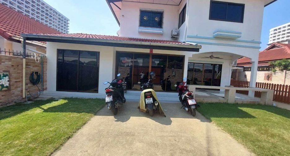 Casa en alquiler de 4 habitaciones en Bang Lamung, Chonburi