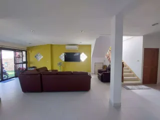 À louer 4 chambres maison à Bang Lamung, Chonburi