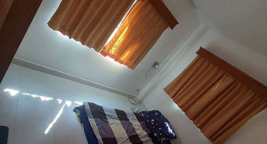 Casa en alquiler de 4 habitaciones en Bang Lamung, Chonburi