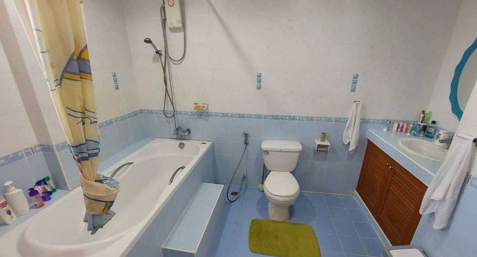 Casa en alquiler de 4 habitaciones en Bang Lamung, Chonburi