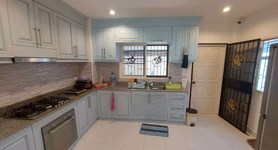 Casa en alquiler de 4 habitaciones en Bang Lamung, Chonburi