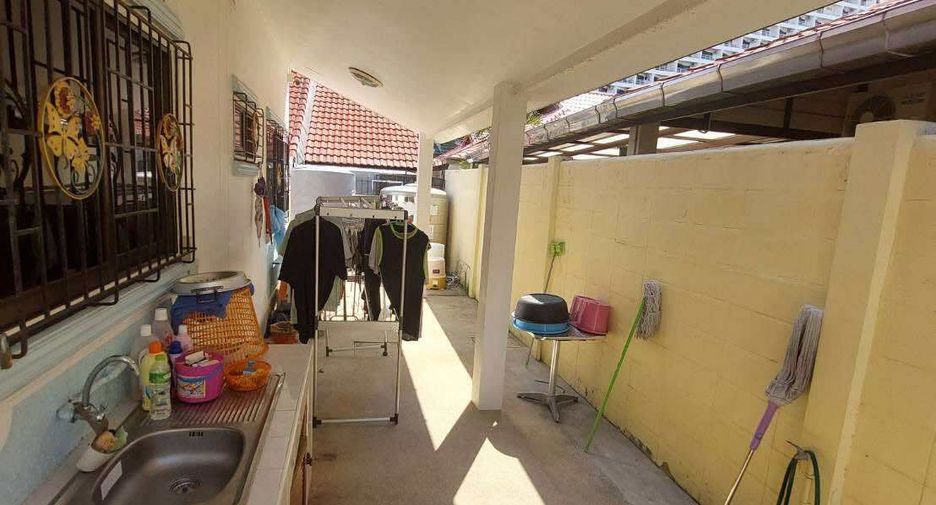 Casa en alquiler de 4 habitaciones en Bang Lamung, Chonburi