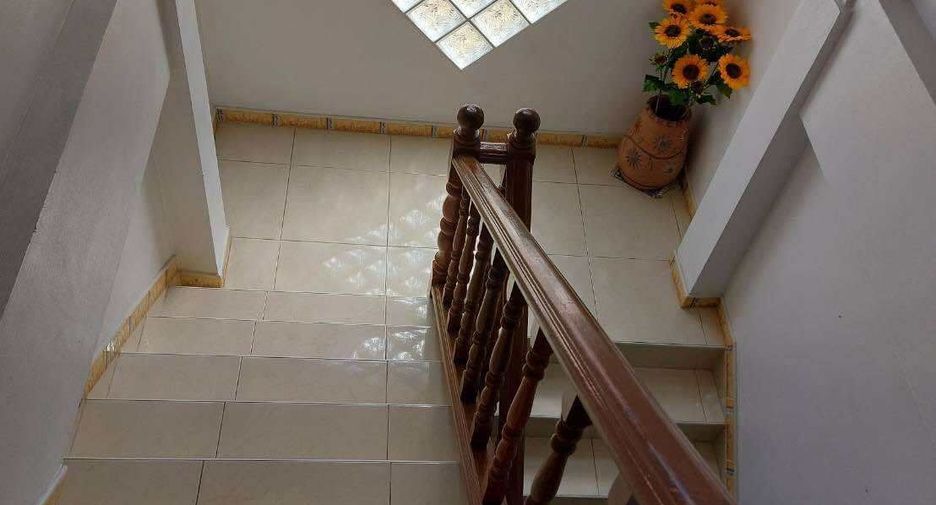 Casa en alquiler de 4 habitaciones en Bang Lamung, Chonburi