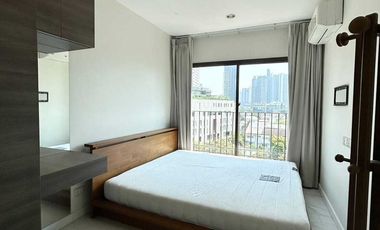 For sale 1 bed condo in Khlong Toei, Bangkok