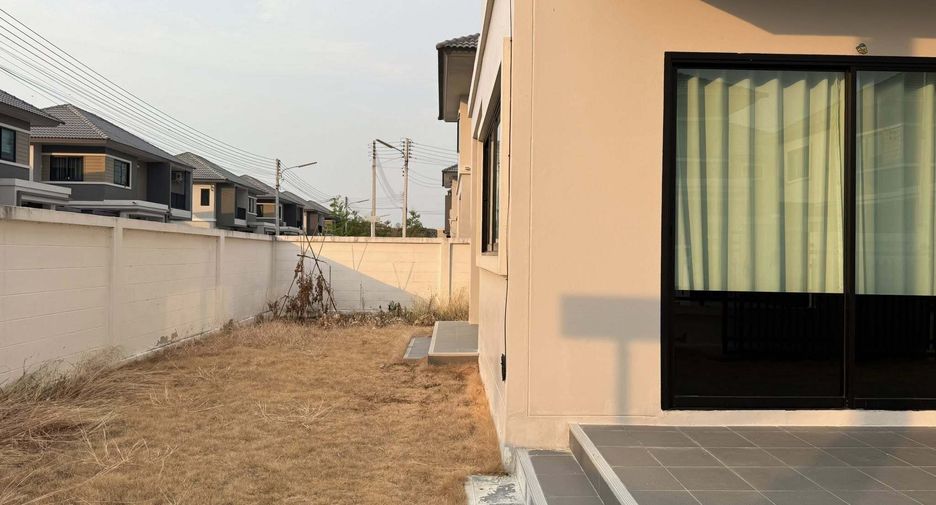 For rent 3 bedrooms house in San Kamphaeng, Chiang Mai