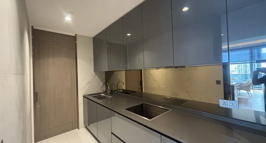 For sale そして for rent 2 ベッドルーム condo in Khlong Toei, Bangkok