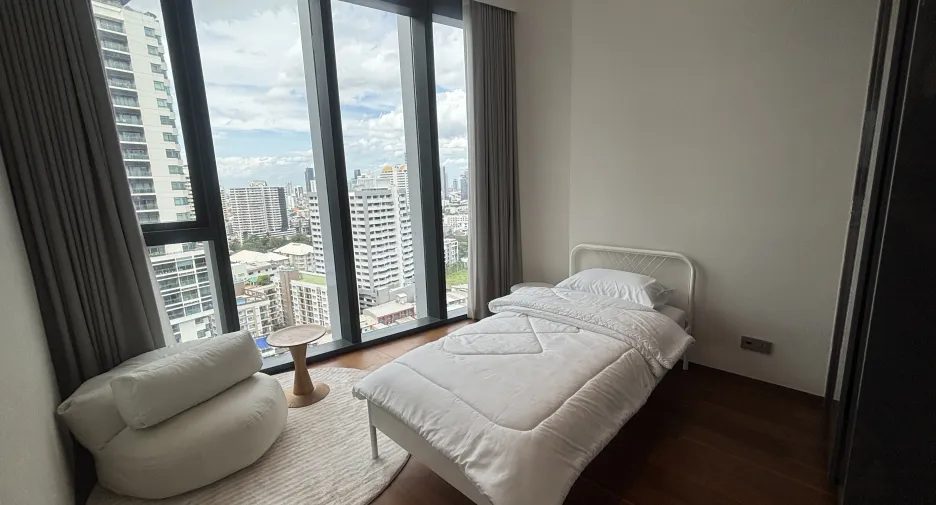 For sale そして for rent 2 ベッドルーム condo in Khlong Toei, Bangkok