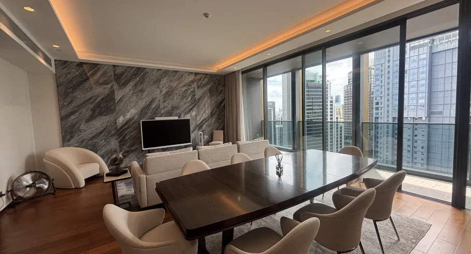 For sale そして for rent 2 ベッドルーム condo in Khlong Toei, Bangkok
