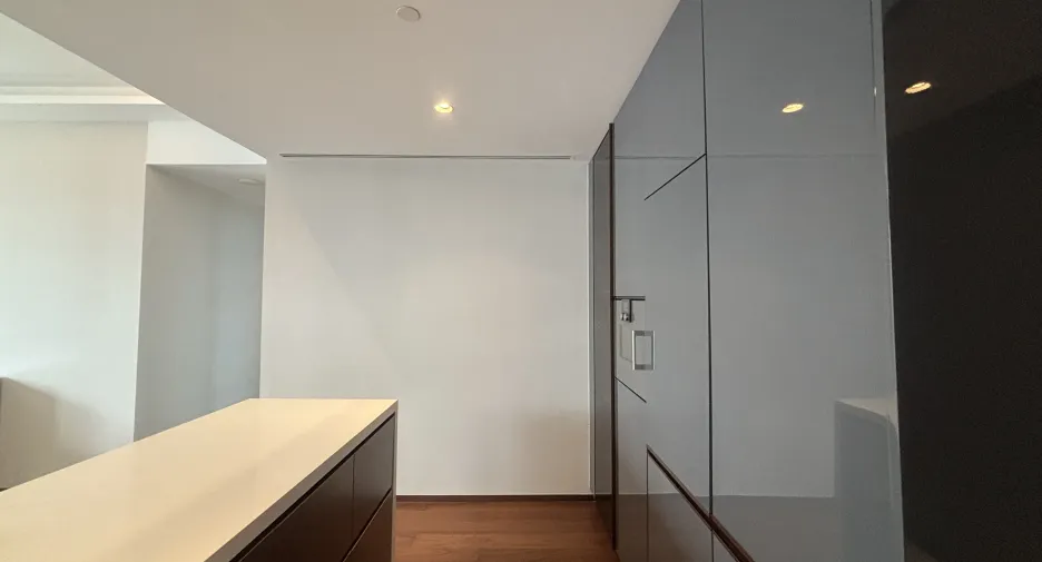 For sale そして for rent 2 ベッドルーム condo in Khlong Toei, Bangkok