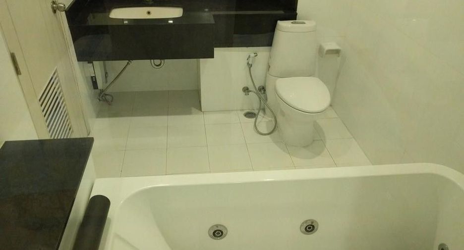 For rent 2 bedrooms condo in Bang Lamung, Chonburi